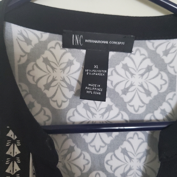 Sleeveless top - Picture 2 of 2